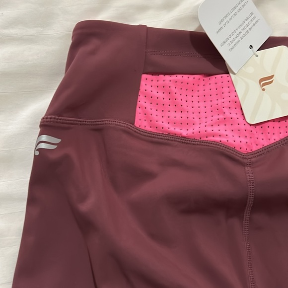 Dark pink and neon Fabletics leggings - Picture 6 of 13